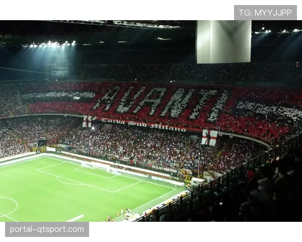 特写：穆里尼奥现身梅阿查球场观战米兰德比，引发看台球迷骚动